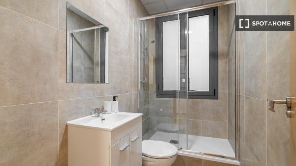 Habitación en piso compartido de 9 habitaciones en alquiler en Barcelona