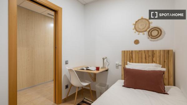 Habitación en piso compartido de 9 habitaciones en alquiler en Barcelona