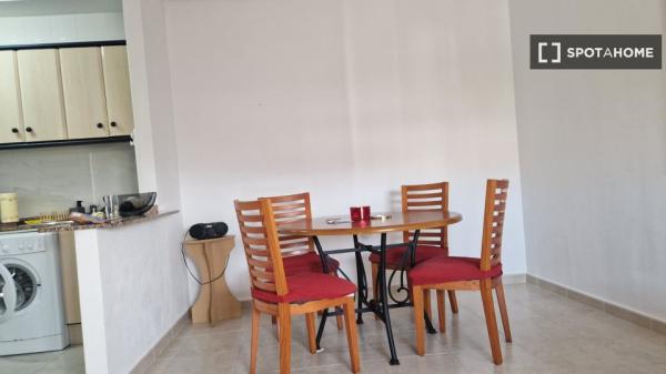 Piso de 2 dormitorios en alquiler en Alicante