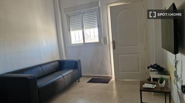 Piso de 2 dormitorios en alquiler en Alicante