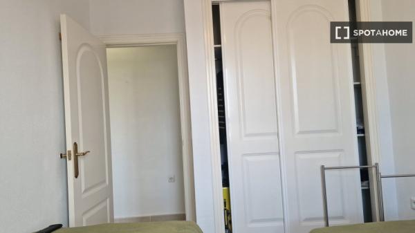 Piso de 2 dormitorios en alquiler en Alicante