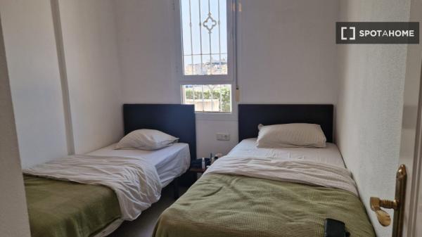 Piso de 2 dormitorios en alquiler en Alicante