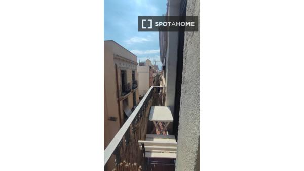 Habitación en piso compartido en barcelona.