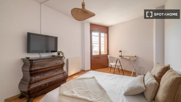 Se alquila habitación en piso compartido en la Dreta de l'Eixample