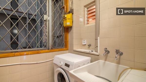 Se alquila habitación en piso compartido en la Dreta de l'Eixample