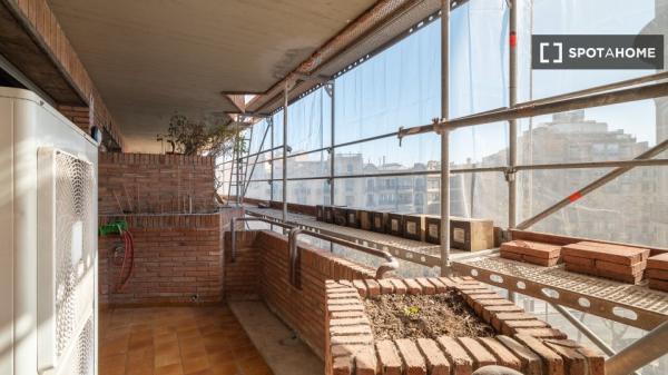 Se alquila habitación en piso compartido en la Dreta de l'Eixample