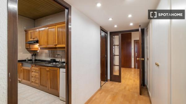 Se alquila habitación en piso compartido en la Dreta de l'Eixample