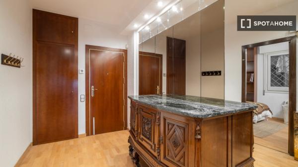 Se alquila habitación en piso compartido en la Dreta de l'Eixample