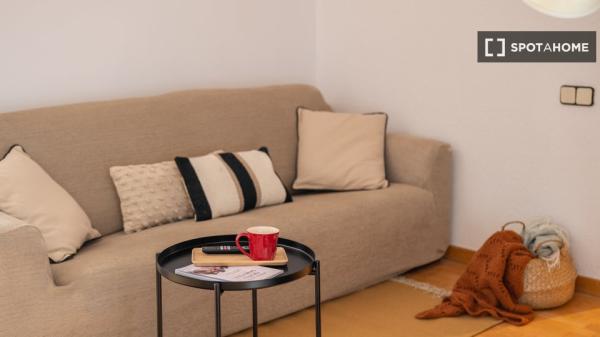 Se alquila habitación en piso compartido en la Dreta de l'Eixample