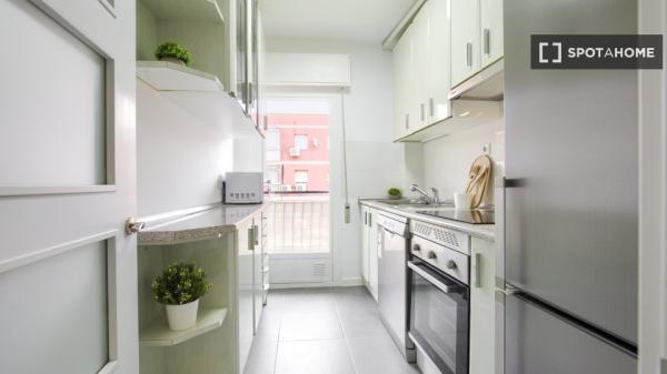 Habitación en piso compartido en alquiler en Getafe, Madrid.