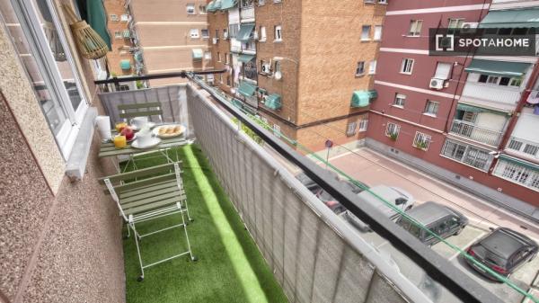 Habitación en piso compartido en alquiler en Getafe, Madrid.