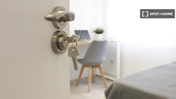 Habitación en piso compartido en alquiler en Getafe, Madrid.