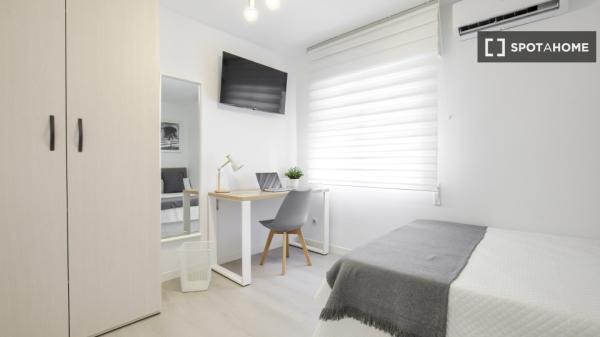 Habitación en piso compartido en alquiler en Getafe, Madrid.