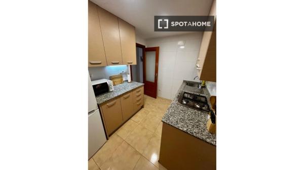 Room in a shared 5-bedroom apartment for rent in Alicante