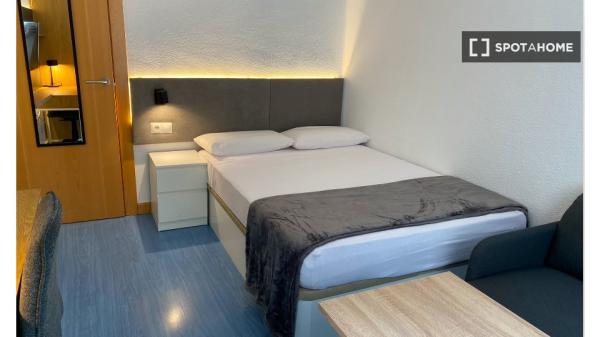 Room in shared flat for rent, Salamanca, Spain