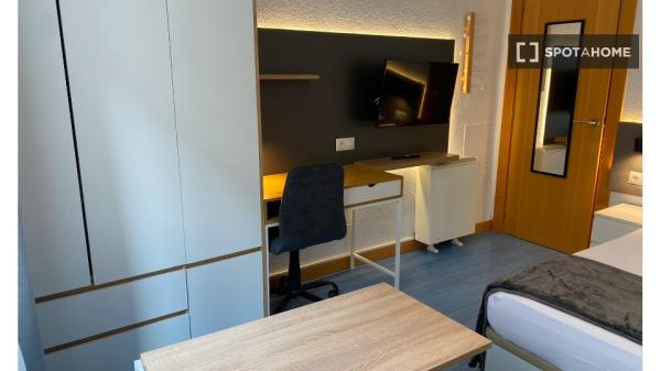 Room in shared flat for rent, Salamanca, Spain