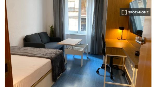 Room in shared flat for rent, Salamanca, Spain