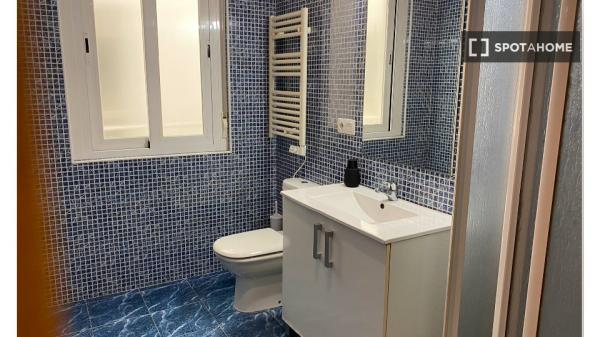 Room in shared flat for rent, Salamanca, Spain