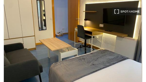 Room in shared flat for rent, Salamanca, Spain