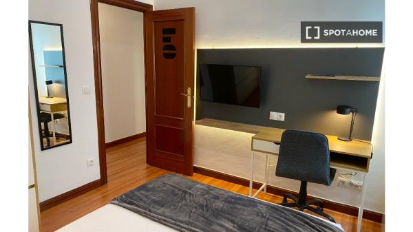 Se alquila habitación en piso compartido de 5 habitaciones en Salamanca