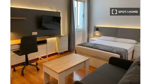 Se alquila habitación en piso compartido de 5 habitaciones en Salamanca