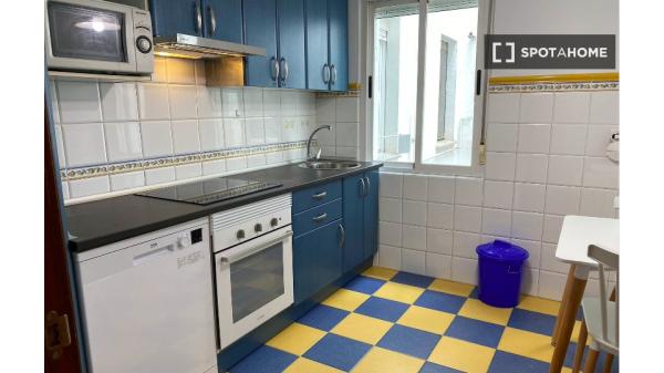 Se alquila habitación en piso compartido de 5 habitaciones en Salamanca