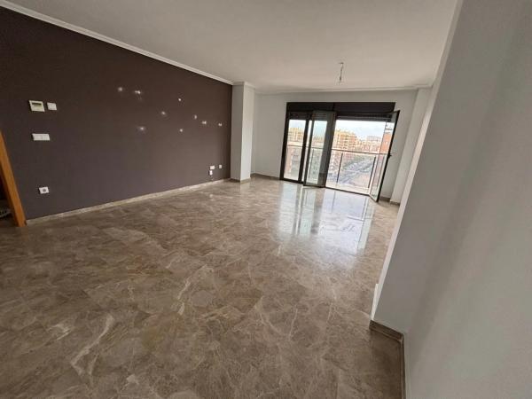 Piso en avenida Pintor Baeza, 14