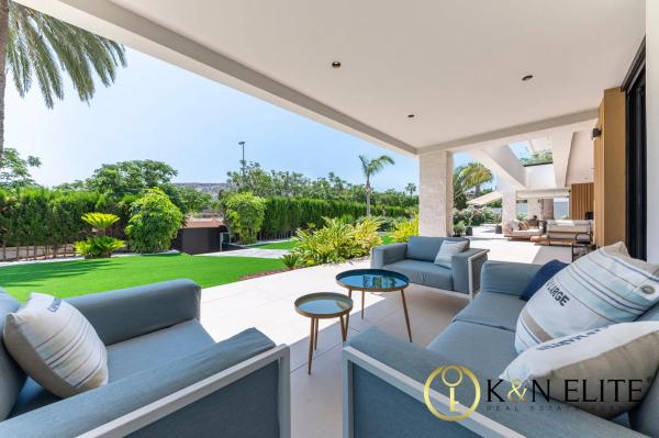 Casa independiente en calle de los Hermanos Álvarez Quintero