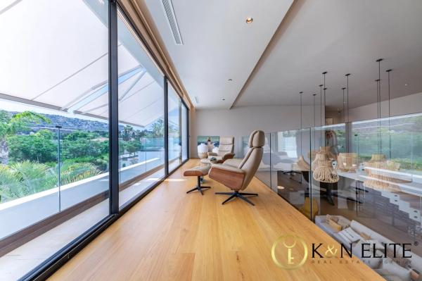 Casa independiente en calle de los Hermanos Álvarez Quintero