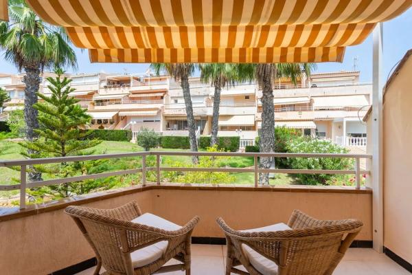 Chalet adosado en calle Atún, 1