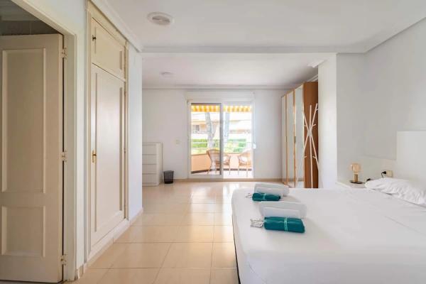 Chalet adosado en calle Atún, 1