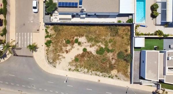 Terreno en calle Santa Pola, 39