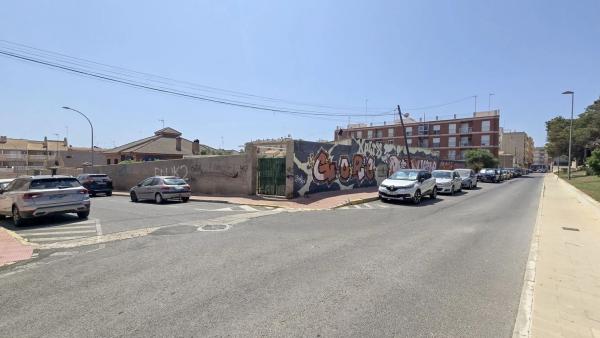 Terreno en calle Gabriel Celaya, 12