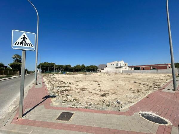 Terreno en calle Conservas la Niña del Segura