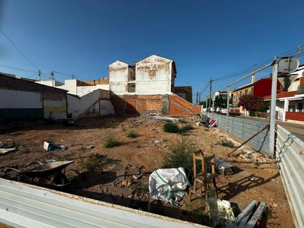 Terreno en calle Sacanit