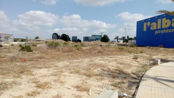 Terreno en calle Totana, 4