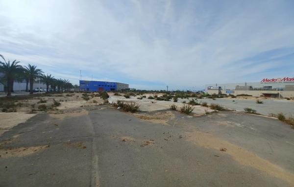 Terreno en calle Totana, 4