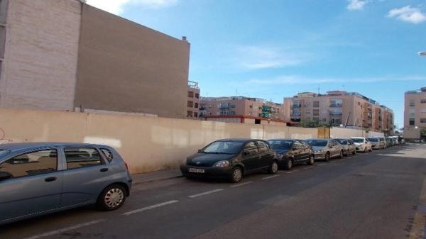 Terreno en calle Santa Cecilia