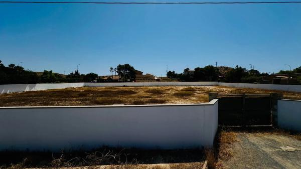 Terreno en calle Azahar, 23