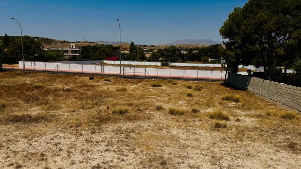 Terreno en calle Azahar, 23