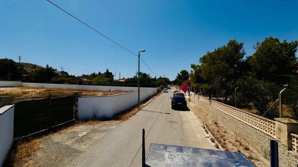 Terreno en calle Azahar, 23