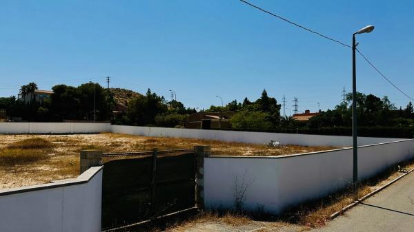 Terreno en calle Azahar, 23