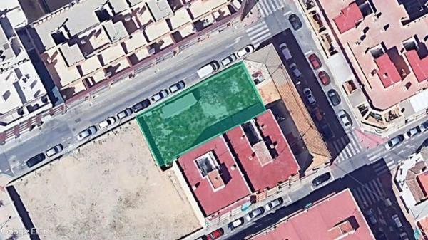 Terreno en calle Santa Cecilia