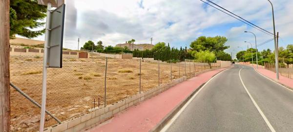 Terreno en calle Azahar