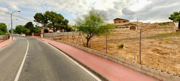 Terreno en calle Azahar