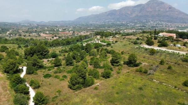 Terreno en Partida Comunes-Adsubia