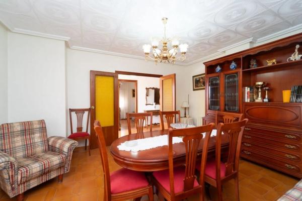 Casa independiente en avenida Villena