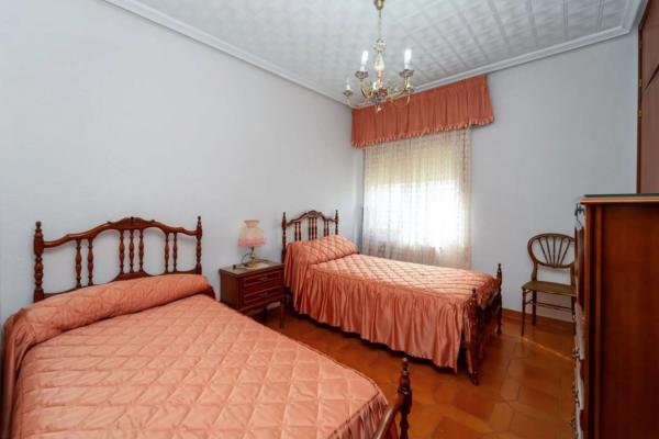 Casa independiente en avenida Villena