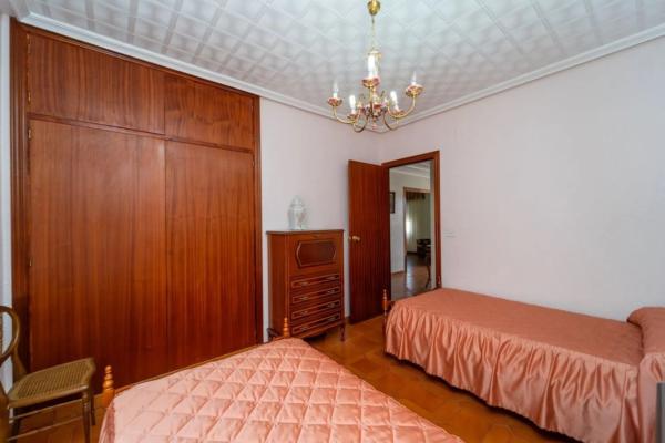 Casa independiente en avenida Villena