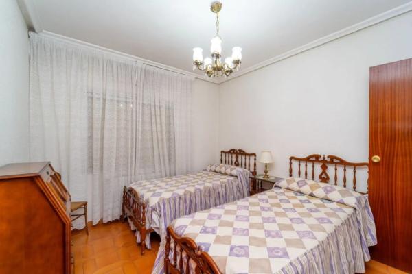 Casa independiente en avenida Villena